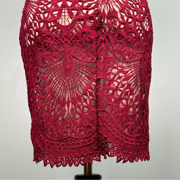 Stunning Burgundy Lace Bodycon - Picture 9 of 9